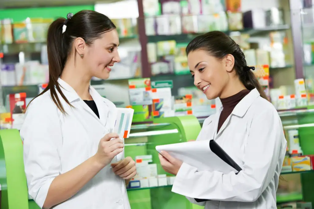 pharmacist vs pharmacologist